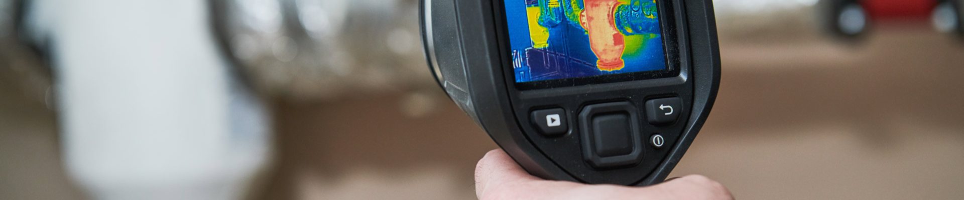 Slider_leckageortung_sachlich_1_adobe